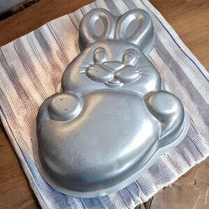 Wilton Vintage 1979 Aluminum Easter Bunny and Egg Aluminum Cake Mold Baking Mold